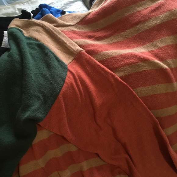 Lightweight Color Block Sweater - Picture 4 of 5